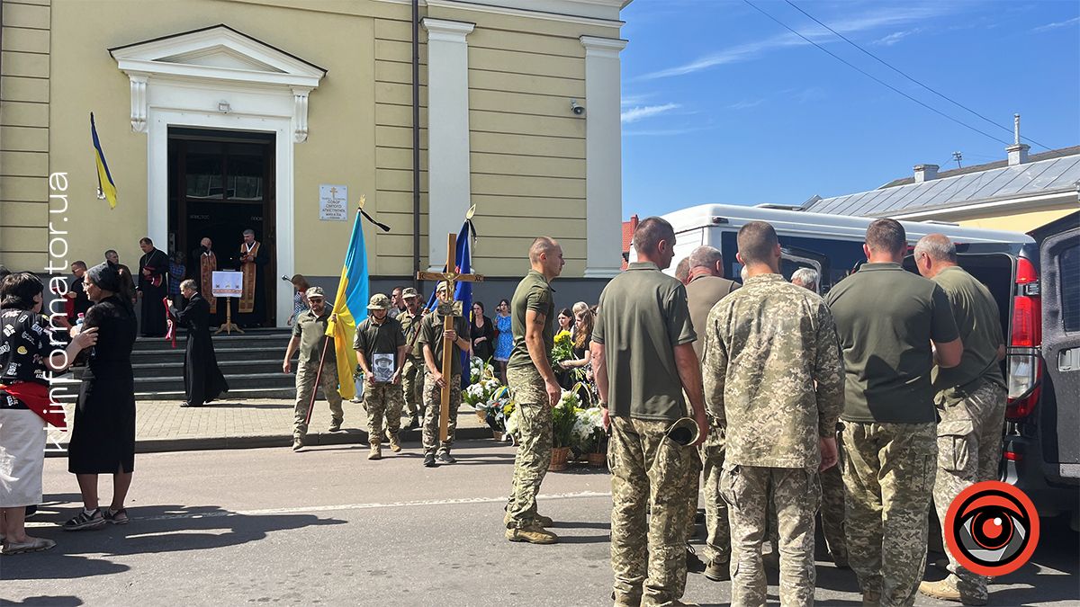 Назавжди 24... У Коломиї в останню путь провели молодого захисника Віталія Мельника 22