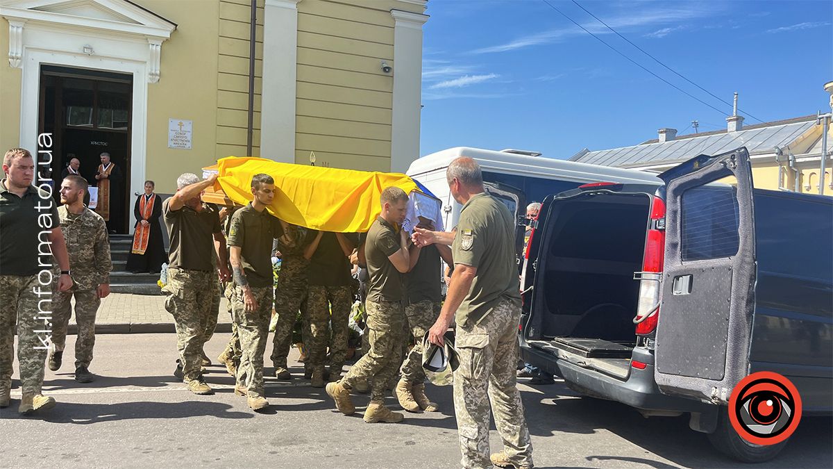 Назавжди 24... У Коломиї в останню путь провели молодого захисника Віталія Мельника 21