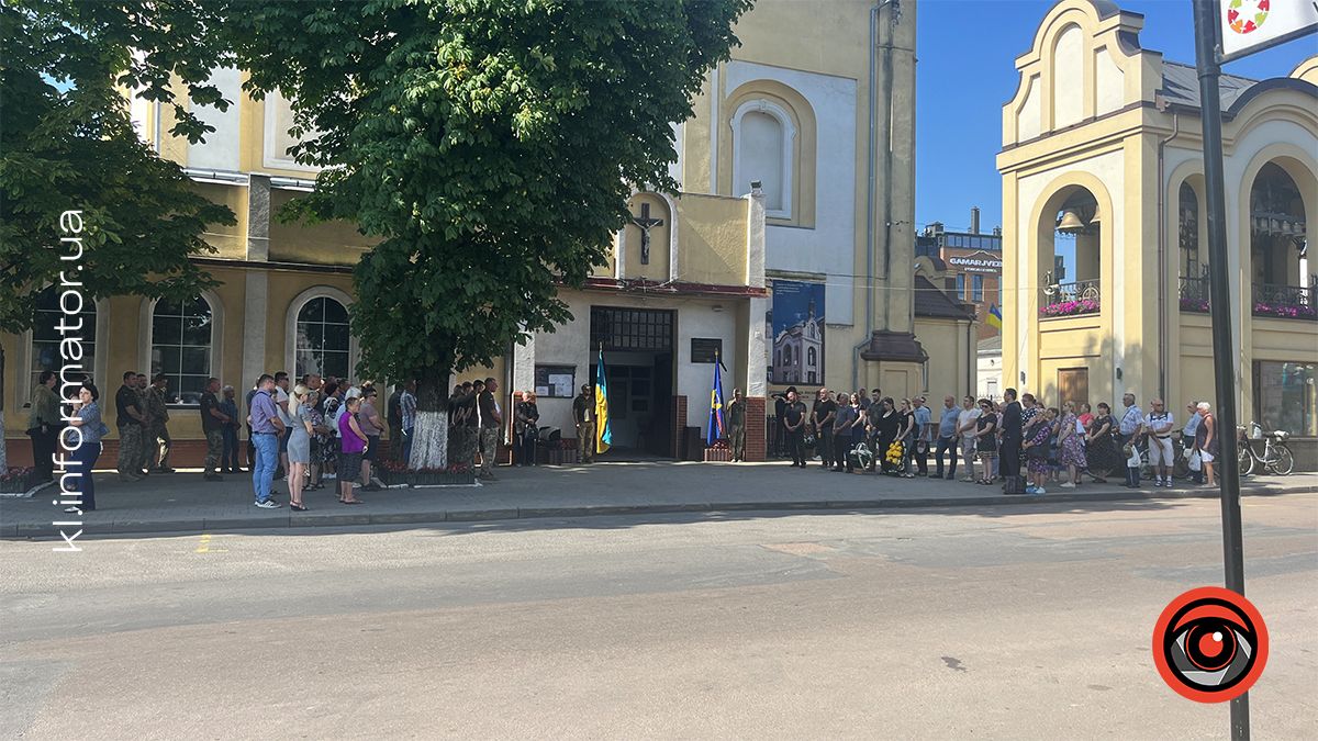 Назавжди 24... У Коломиї в останню путь провели молодого захисника Віталія Мельника 2