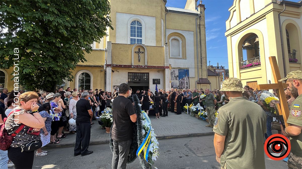 Назавжди 24... У Коломиї в останню путь провели молодого захисника Віталія Мельника 6