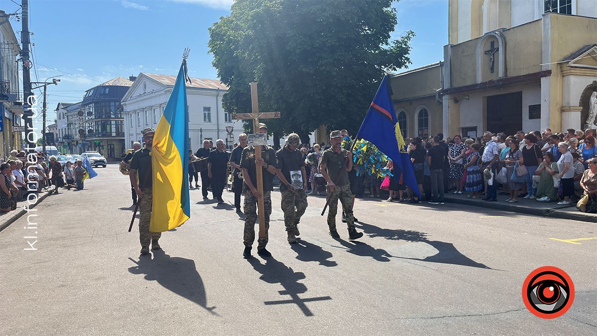 Назавжди 24... У Коломиї в останню путь провели молодого захисника Віталія Мельника 7