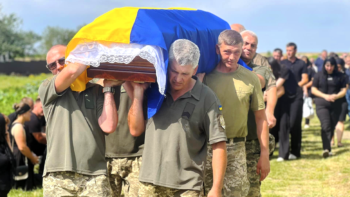 На Отинійщині в останню дорогу провели захисника Тараса Чобанюка 1