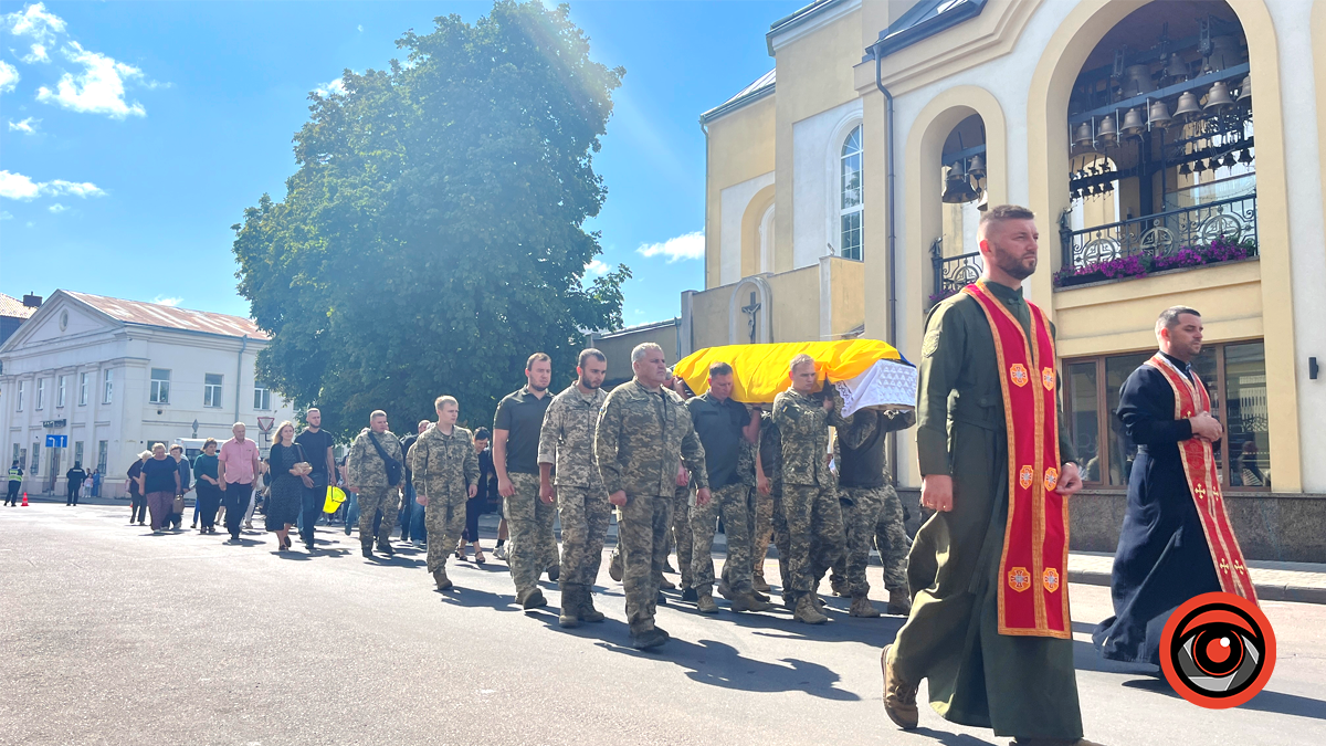 У Коломиї в останню путь провели захисника Павла Зозулю 3
