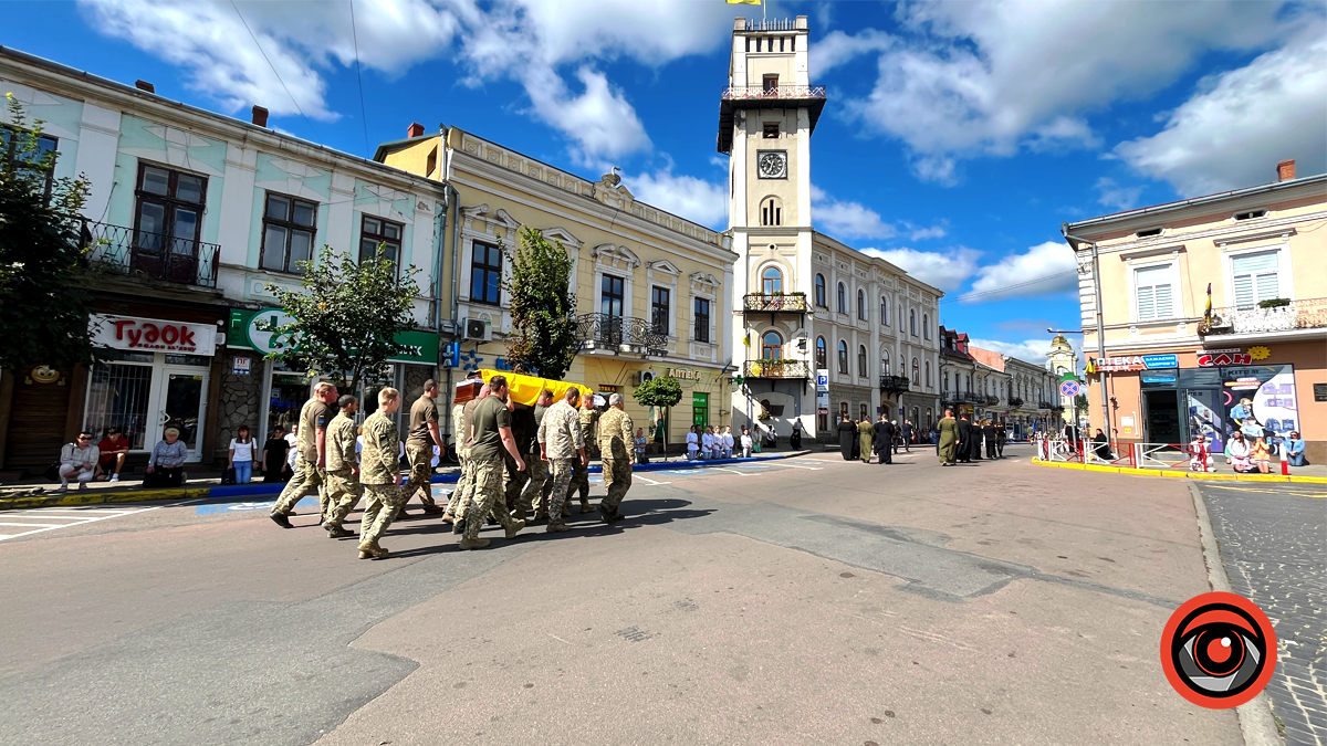У Коломиї в останню путь провели захисника Павла Зозулю 5