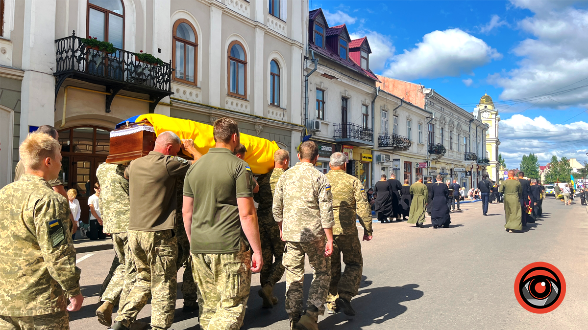 У Коломиї в останню путь провели захисника Павла Зозулю