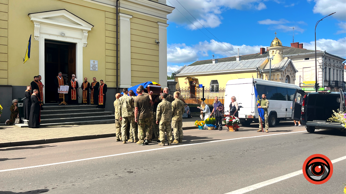 У Коломиї в останню путь провели захисника Павла Зозулю 6