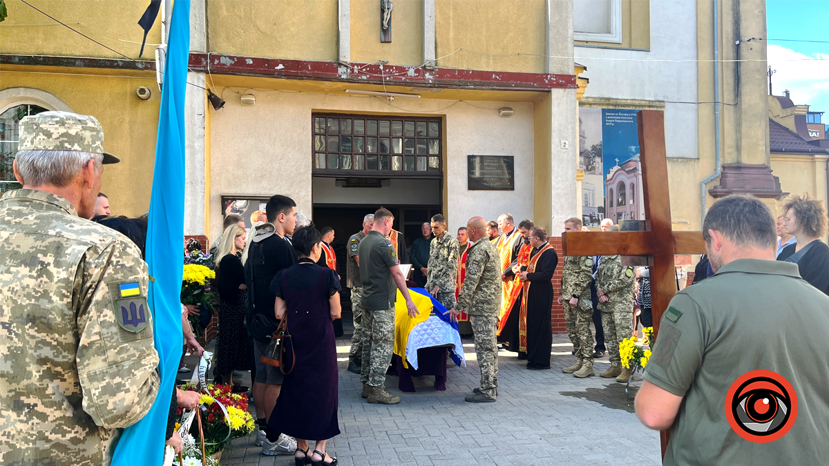 У Коломиї в останню путь провели захисника Павла Зозулю 1