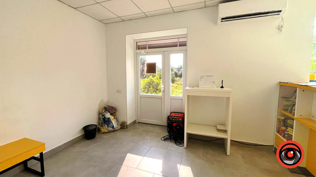 Бувай, "депресивний совок"! Як виглядає нове відділення Укрпошти в мікрорайоні Богуна 4