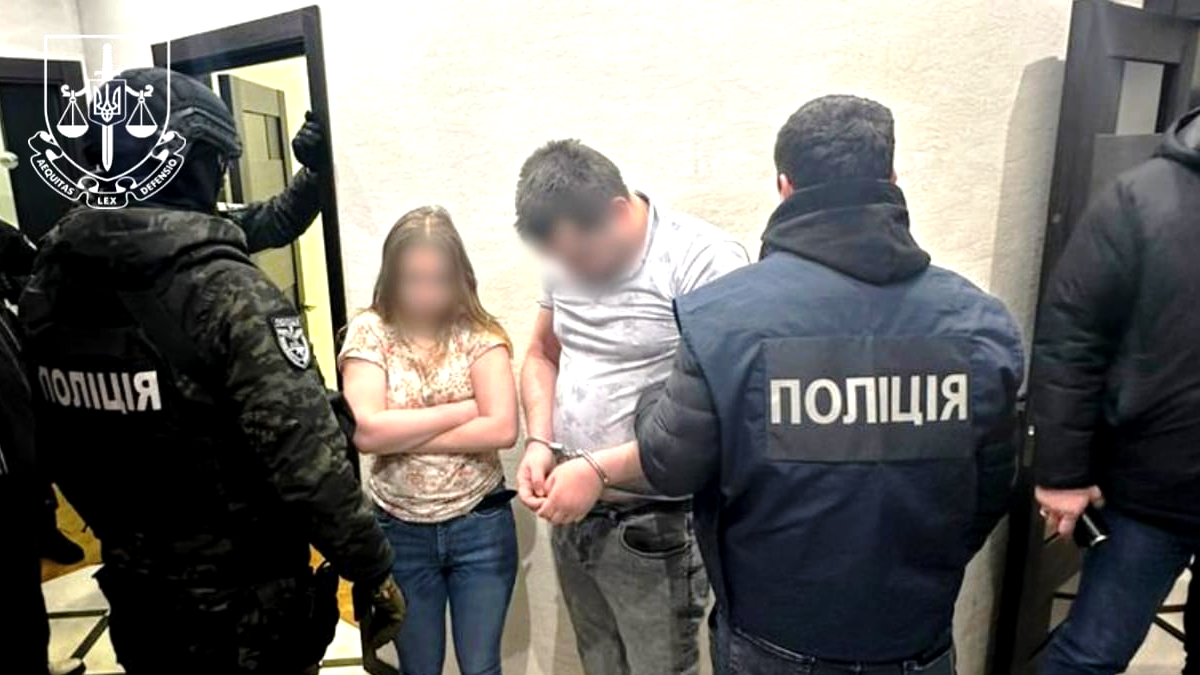Прикарпатські правоохоронці викрили шахраїв, які обкрадали людей через соцмережі