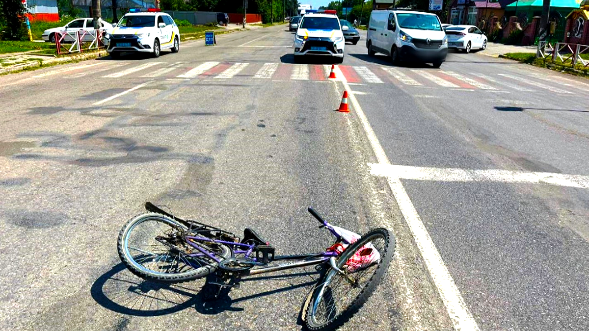 Поліція розповіла деталі ДТП на вулиці Карпатська в Коломиї. 12-річного велосипедиста доставили в лікарню 1