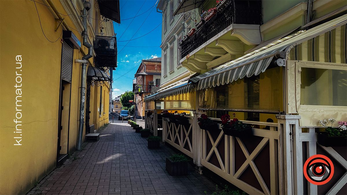 Прохід до площі Старий ринок від пл. Відродження по вул. Мухи, червень 2024