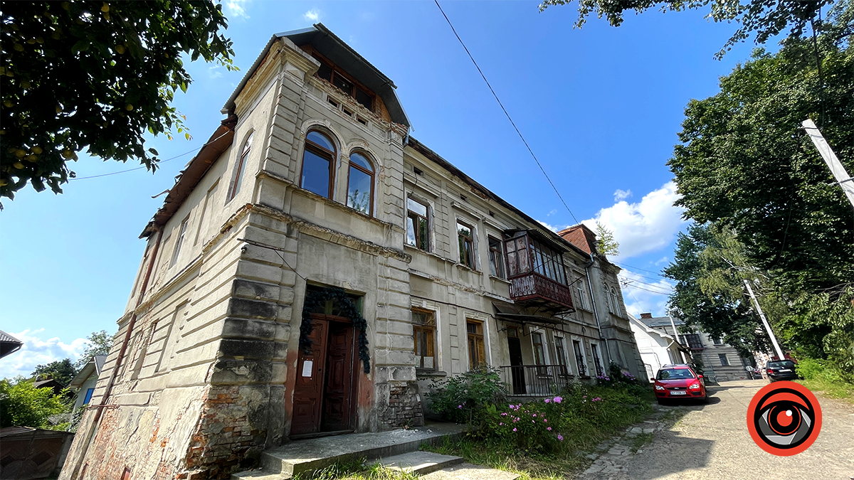 Розкішний будинок наприкінці вул. Замкова, розташований впритул стадіону ліцею №1