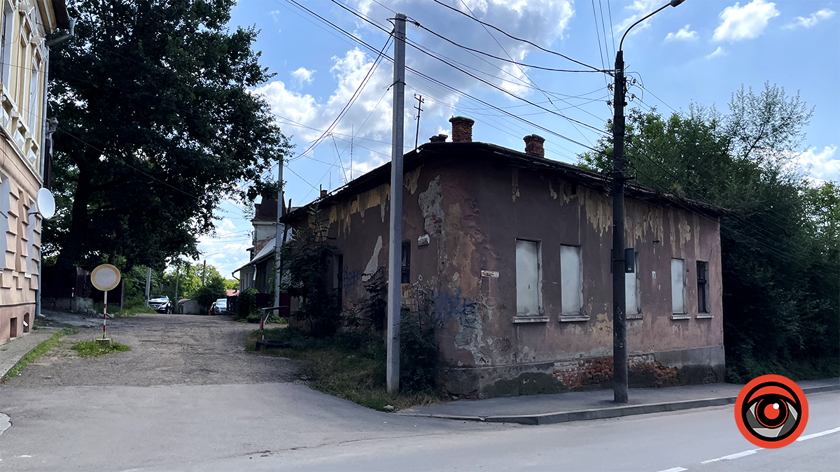 Прохід вул. Замковою до стадіону школи №1