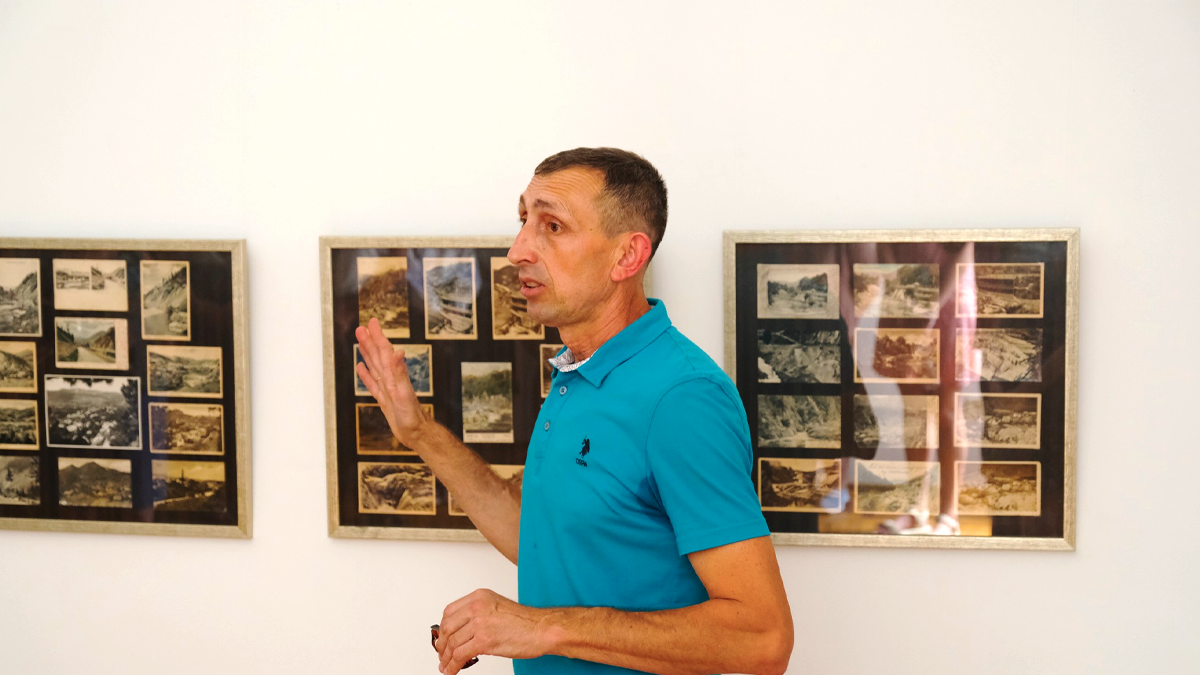 У Косівському музеї Гуцульщини відкрили виставку колекційних поштівок Мирослава Близнюка 2