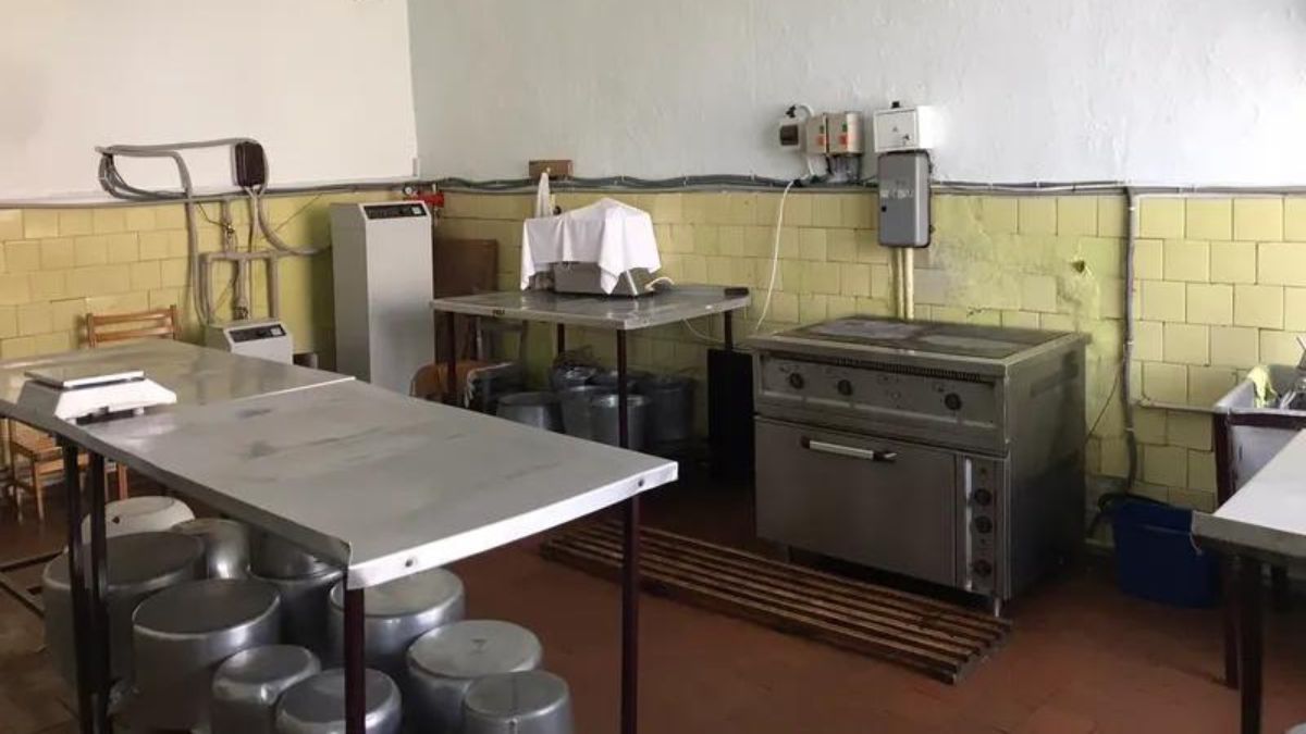 Їдальні Коломиї і сіл громади місцева влада здає в оренду. Ціни коливаються від 700 грн до 1500 грн на місяць 12