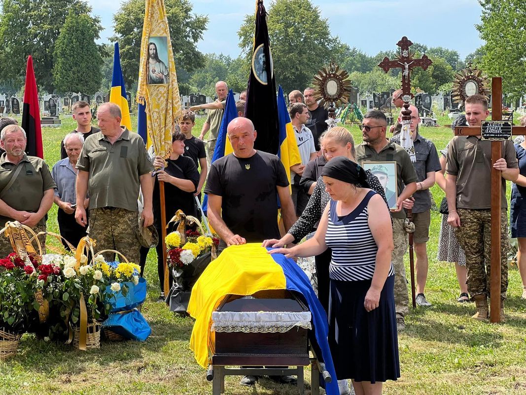 У селі Ворона на вічний спочинок провели молодого воїна Андрія Зайцева 6