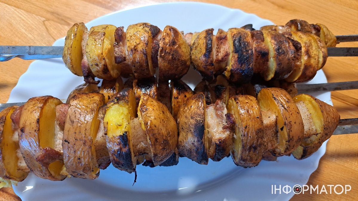 Рецепт картоплі з беконом на шампурі | Простіше простого 5