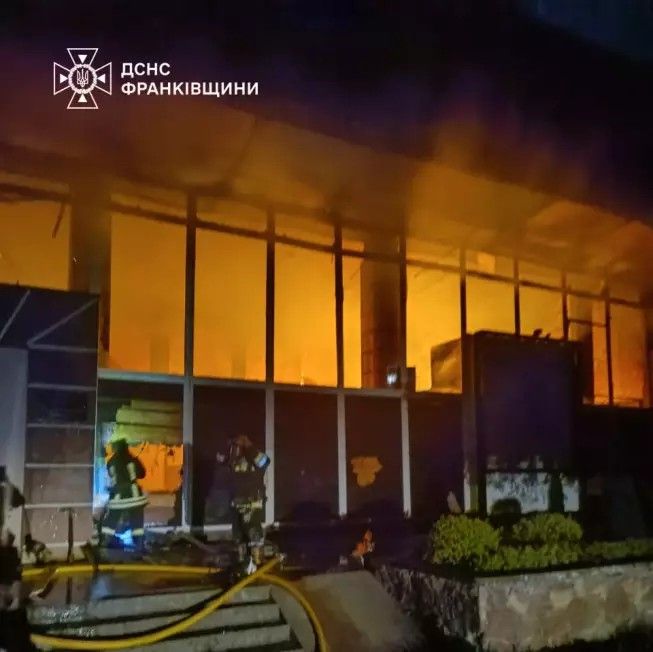 На Прикарпатті вогонь охопив будівлю римо-католицького костелу 1