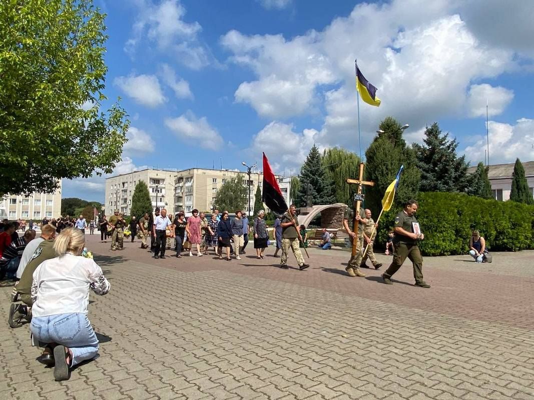 У Городенці зустріли скорботний кортеж Героя Романа Дурди 9