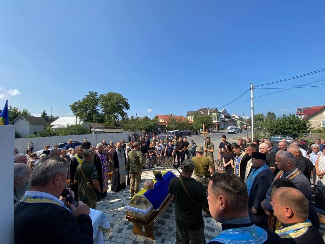 У Городенці зустріли скорботний кортеж Героя Романа Дурди 3