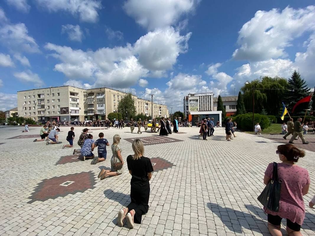 У Городенці зустріли скорботний кортеж Героя Романа Дурди 8