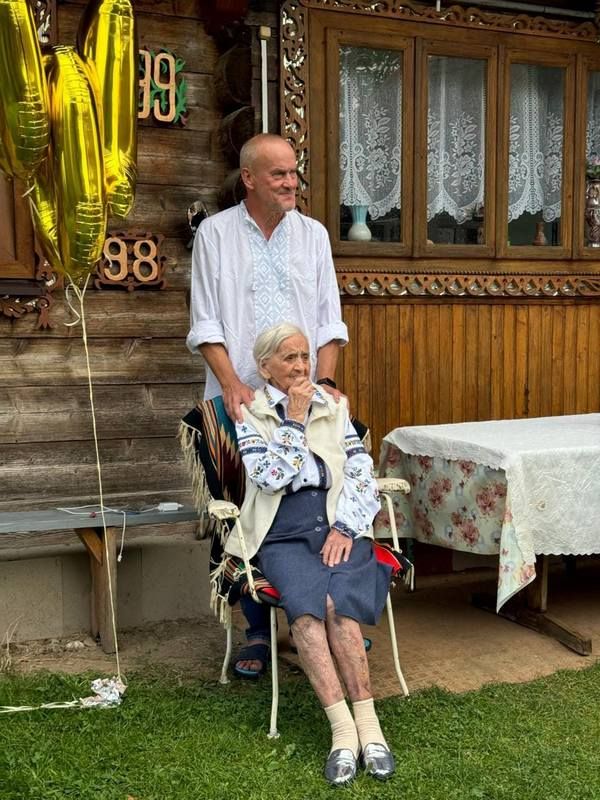 Столітня гуцулка: Ангелина Паламар з Шешорів відсвяткувала поважний ювілей 1