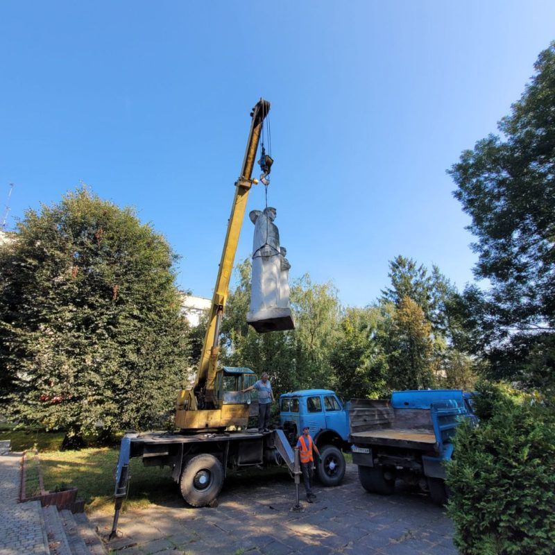 У Городенківській ТГ демонтували 2 радянські пам'ятники, загалом їх було майже 50 2