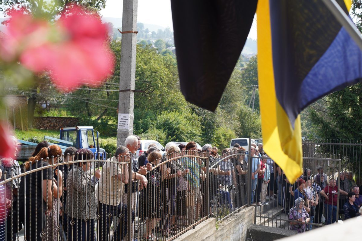 Ворохта попрощалась із загиблим бійцем Юрієм Проданюком 6