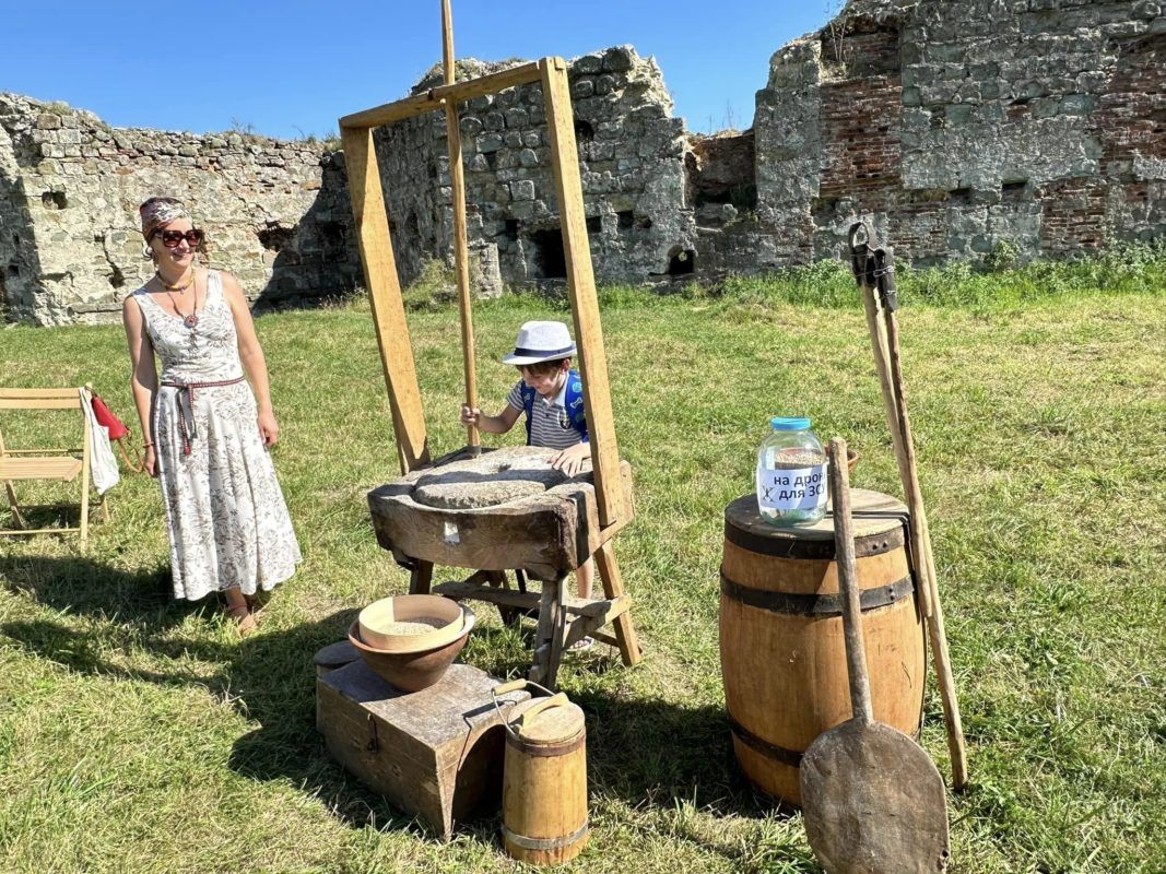На Надвірнянщині відбувся благодійний фестиваль у стилі середньовіччя для допомоги ЗСУ 5