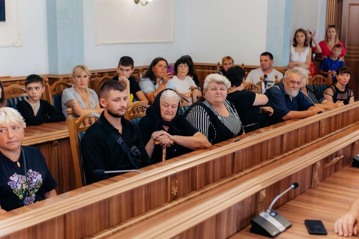 Двох захисників з Отинійщини посмертно нагородили почесними державними відзнаками 4
