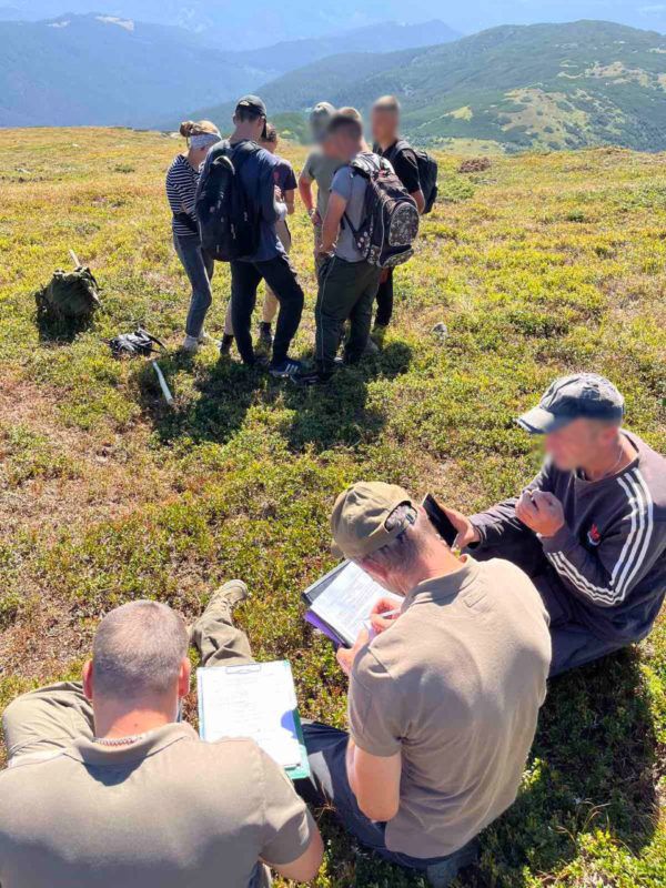 На браконьєрів ісландського моху в Карпатах склали 5 протоколів 3