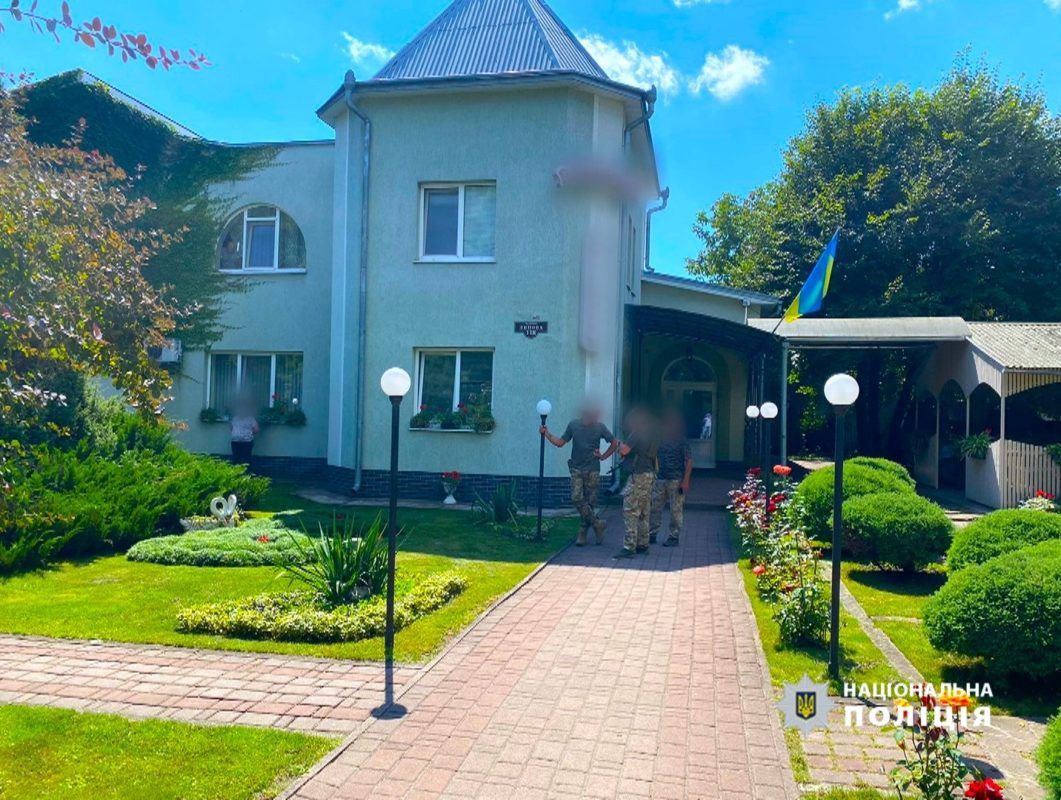 Нетверезий чоловік в одному з ресторанів Тисмениці погрожував гранатою 1