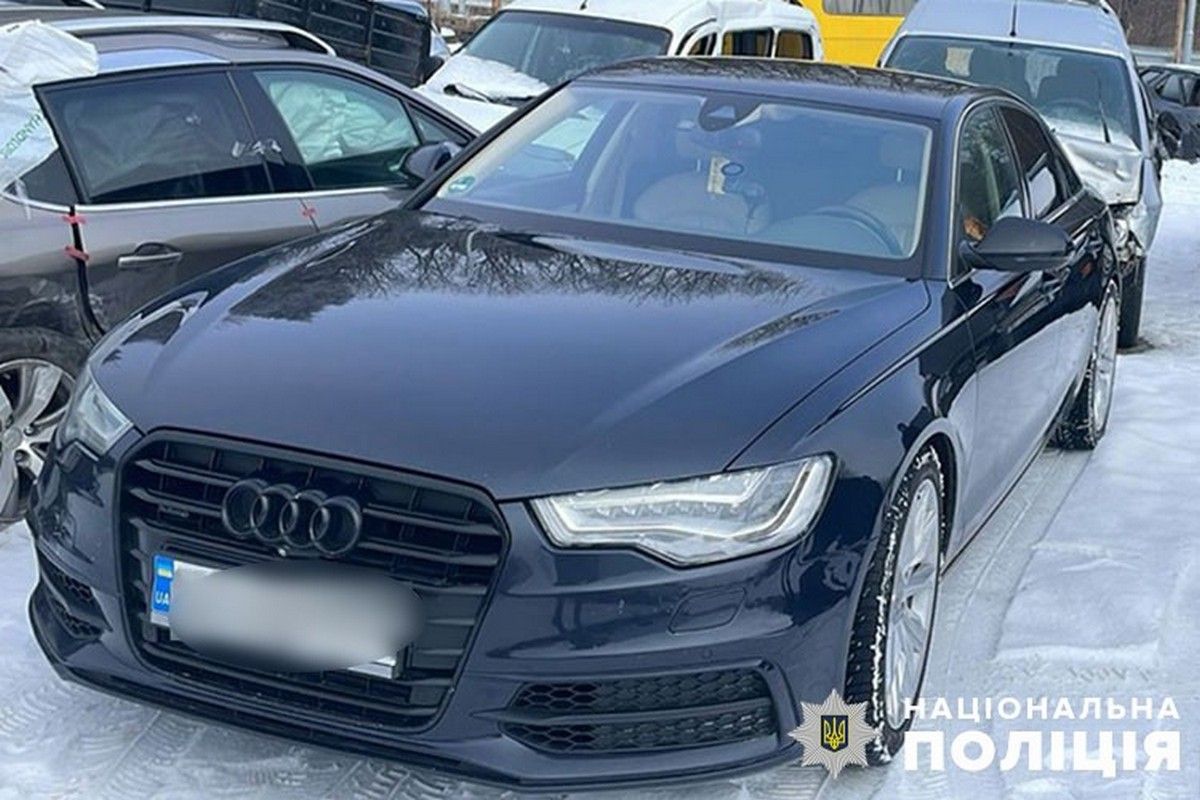 Прикарпатець допомагав виїхати чоловікам за кордон під виглядом водіїв гуманітарних вантажів 1