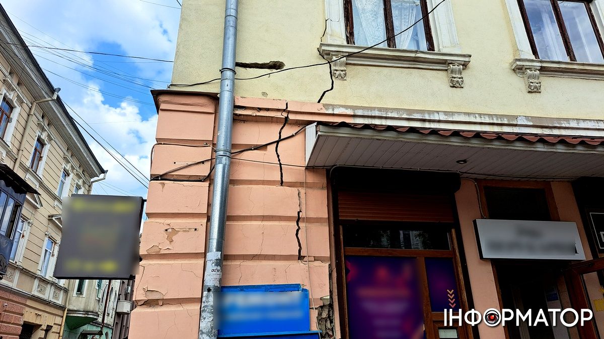 Рятуйте, тріщить! Будівля на стометрівці у Коломиї має ознаки руйнування | ФОТО, ВІДЕО 2