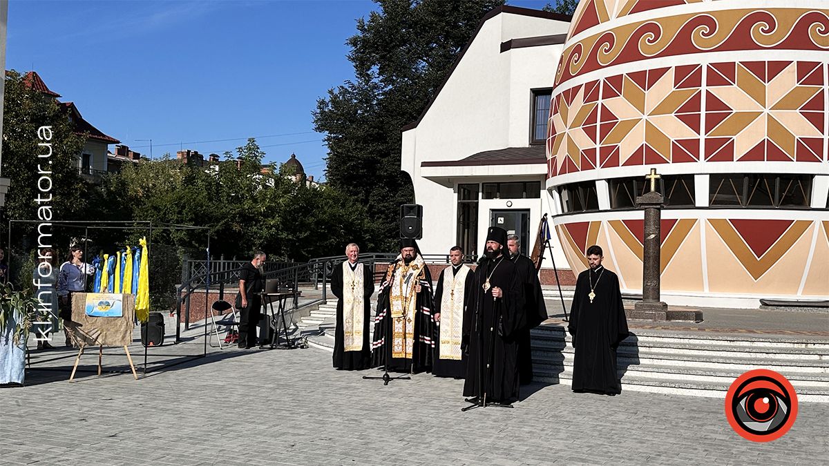 У Коломиї розгорнули 20-метровий стяг до Дня Державного Прапора України 16