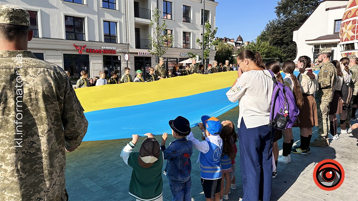 У Коломиї розгорнули 20-метровий стяг до Дня Державного Прапора України 18