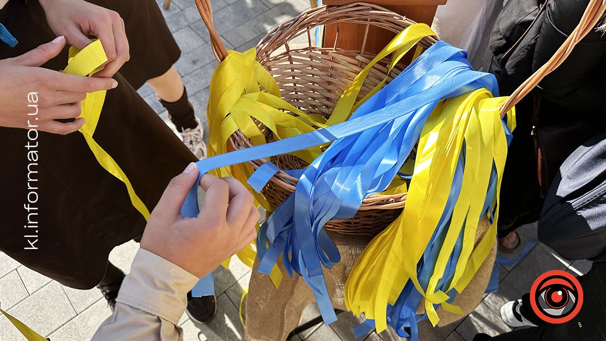 У Коломиї розгорнули 20-метровий стяг до Дня Державного Прапора України 22