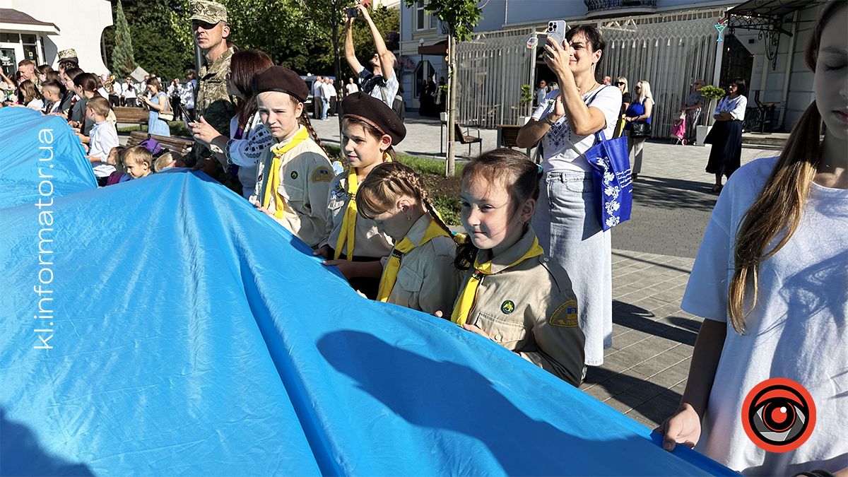 У Коломиї розгорнули 20-метровий стяг до Дня Державного Прапора України 2