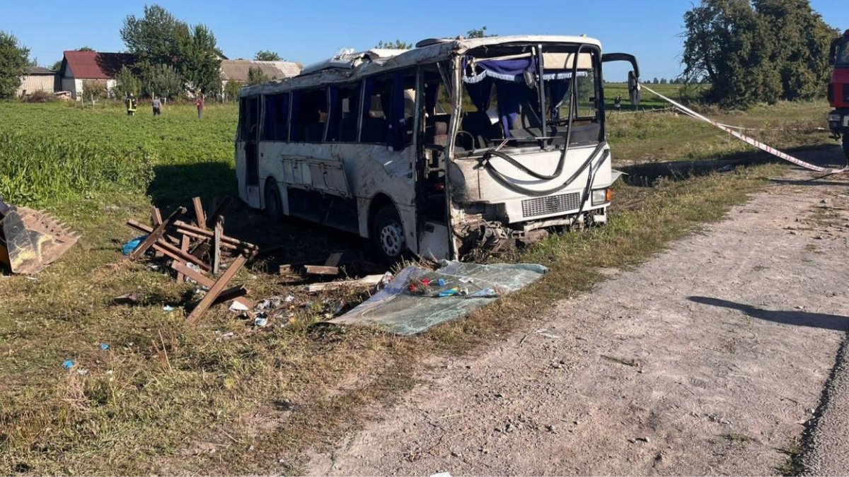 Дорога до Микуличина обірвалася трагедією: автобус із дітьми потрапив у смертельну ДТП