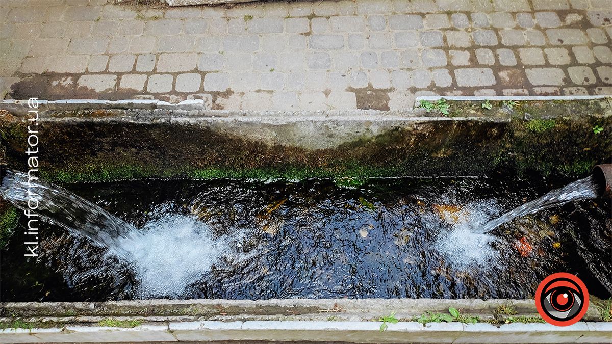 Кляштор втомлений: занедбане монастирське джерело в Коломиї та мистецькі янголи в печалі 6