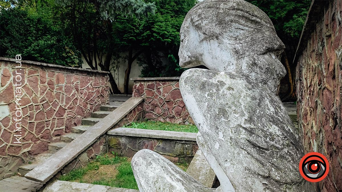 Кляштор втомлений: занедбане монастирське джерело в Коломиї та мистецькі янголи в печалі 3