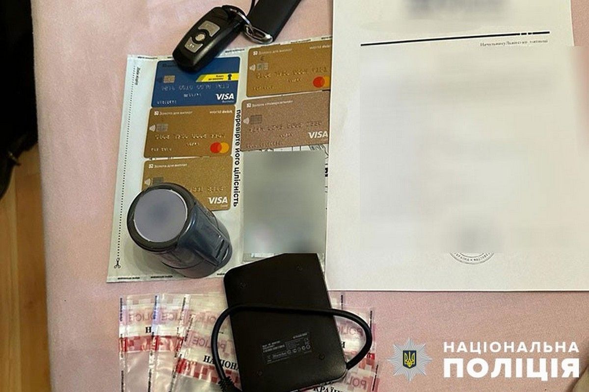 Прикарпатець допомагав виїхати чоловікам за кордон під виглядом водіїв гуманітарних вантажів 2