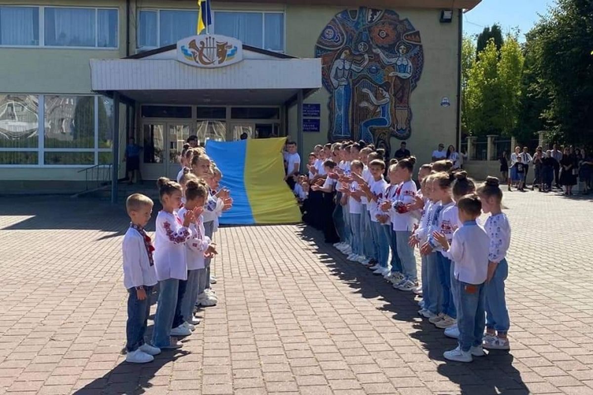 Посмертні нагороди Героям та патріотичний концерт: як Городенка відзначила День Незалежності | ФОТО 1