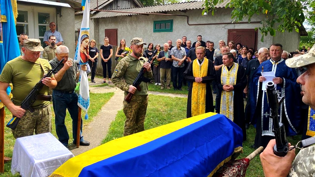 На Городенківщині в останню путь провели воїна Бориса Монарху 2