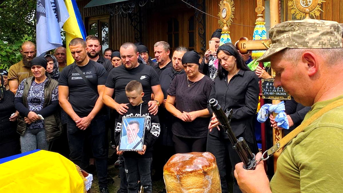 На Городенківщині в останню путь провели воїна Бориса Монарху 3