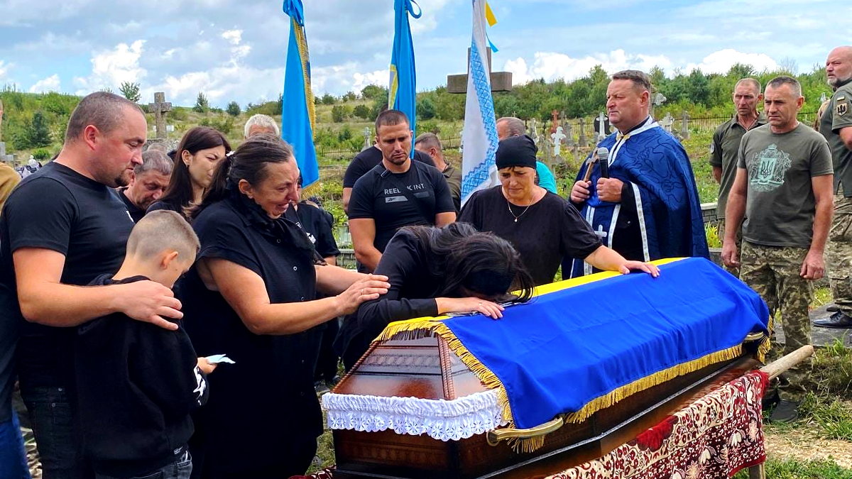 На Городенківщині в останню путь провели воїна Бориса Монарху 6