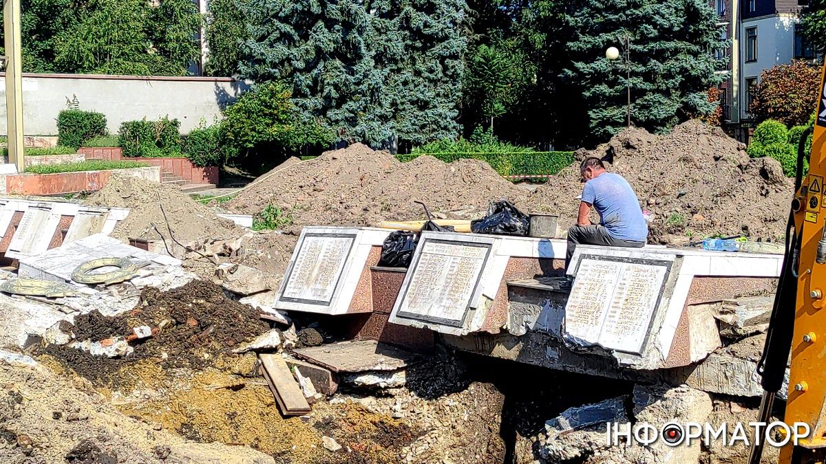 Ексгумація на площі Скорботи в Коломиї завершилась: які результати пошукових робіт