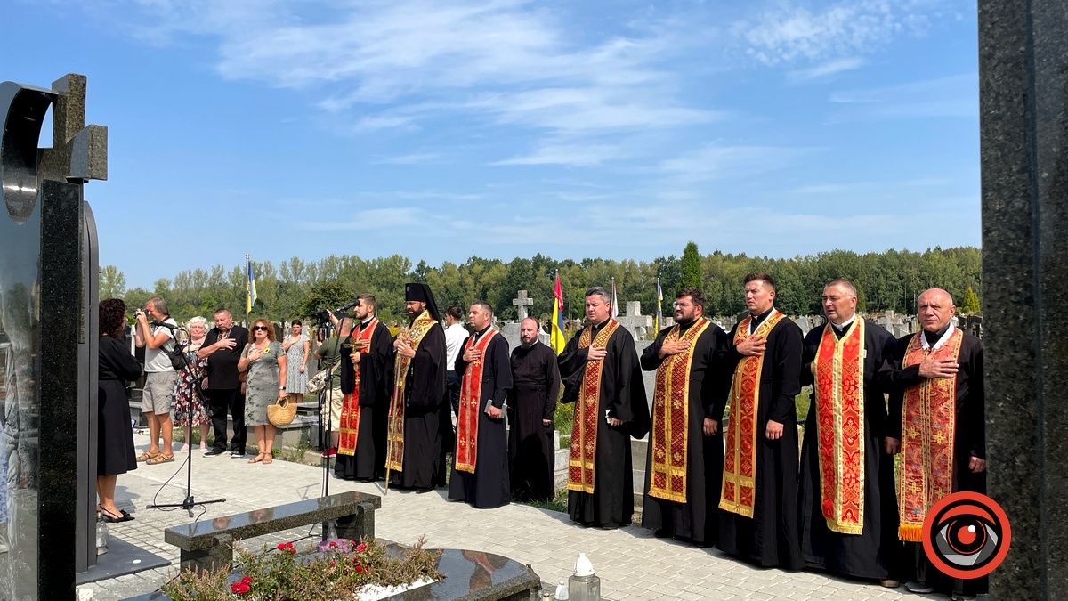 На Алеї Слави у Коломиї вшанували пам'ять захисників України 5