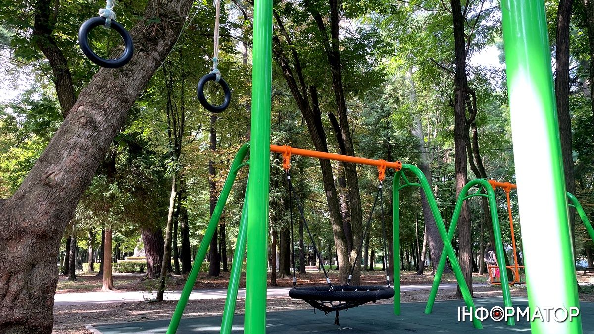 Розпещений вандалізм: дитячий майданчик за 1,5 млн грн понищили за рік | ВІДЕО 2