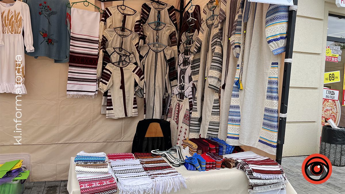 Коломия крафтова: на площі перед Музеєм писанкового розпису стартував ярмарок місцевих виробників 5